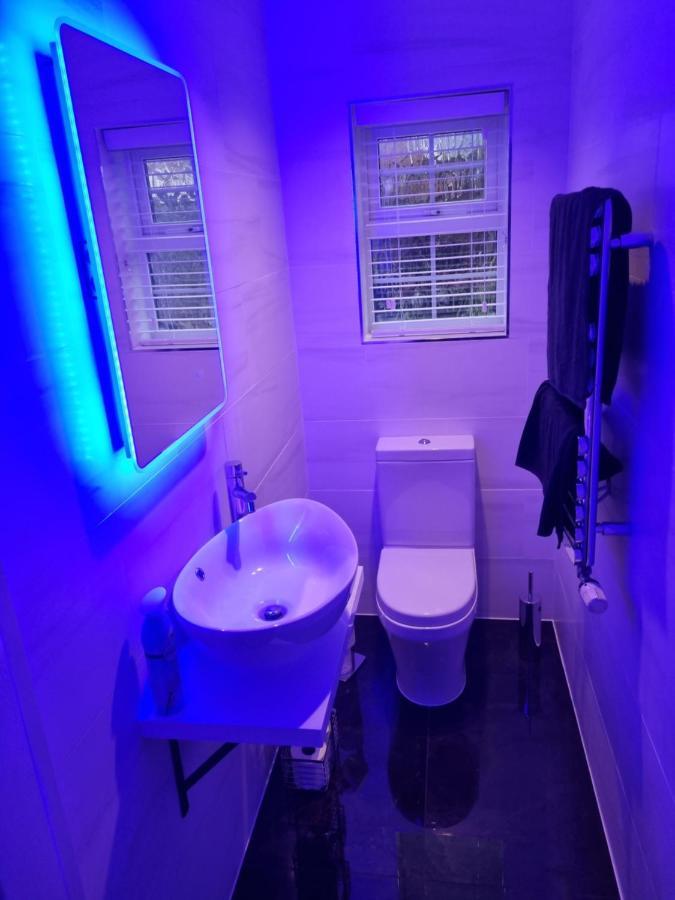Swindon 6 Deluxe Doubles 2 With En Suite In Large House - No Pets 외부 사진